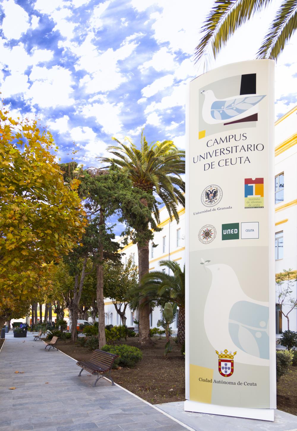 Entrada al Campus Ceuta